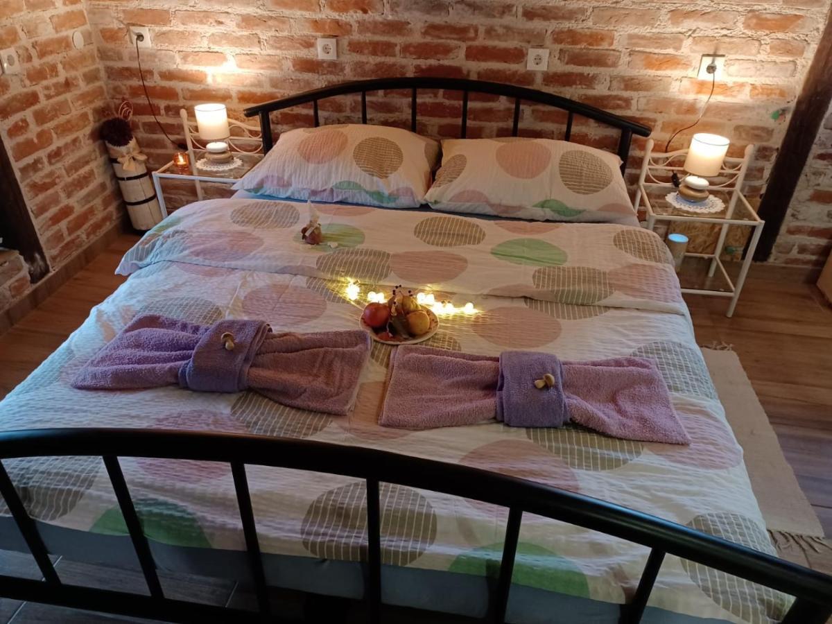 Apartment Ada Bed & Breakfast Gracac  ภายนอก รูปภาพ