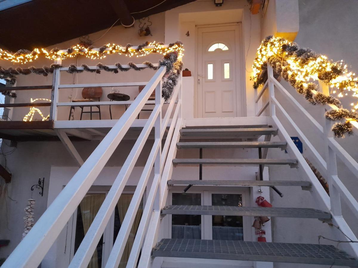 Apartment Ada Bed & Breakfast Gracac  ภายนอก รูปภาพ