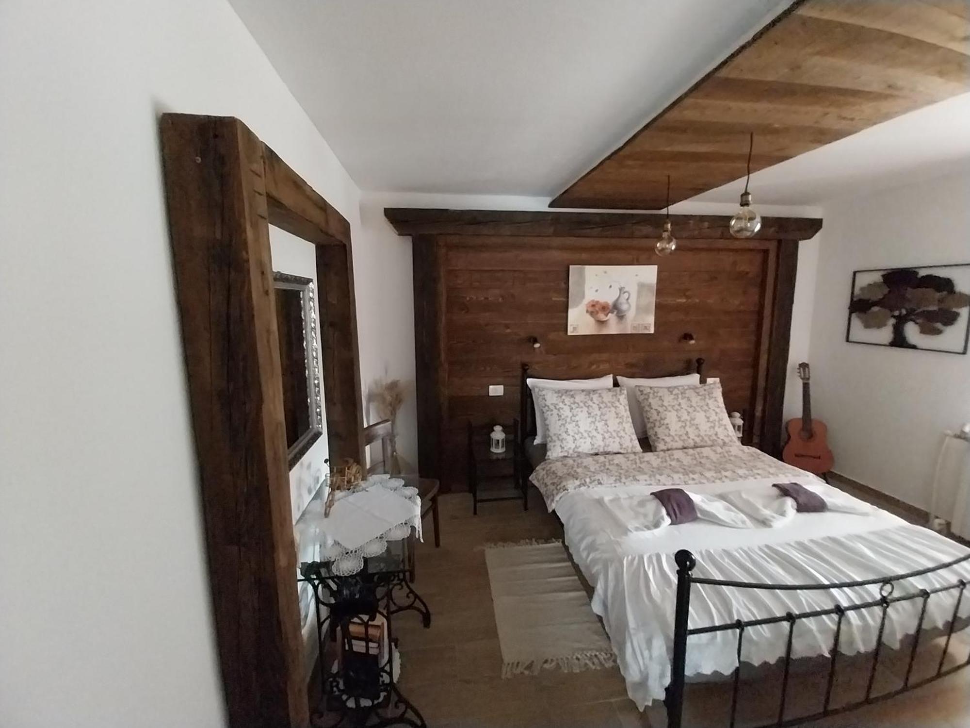 Apartment Ada Bed & Breakfast Gracac  ภายนอก รูปภาพ