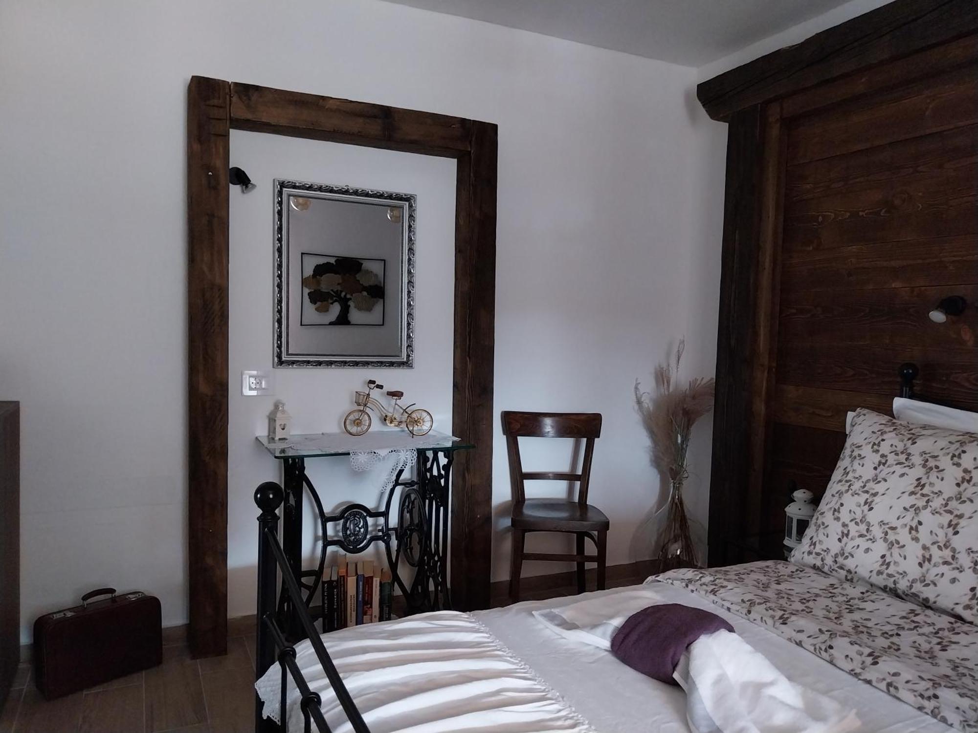 Apartment Ada Bed & Breakfast Gracac  ภายนอก รูปภาพ