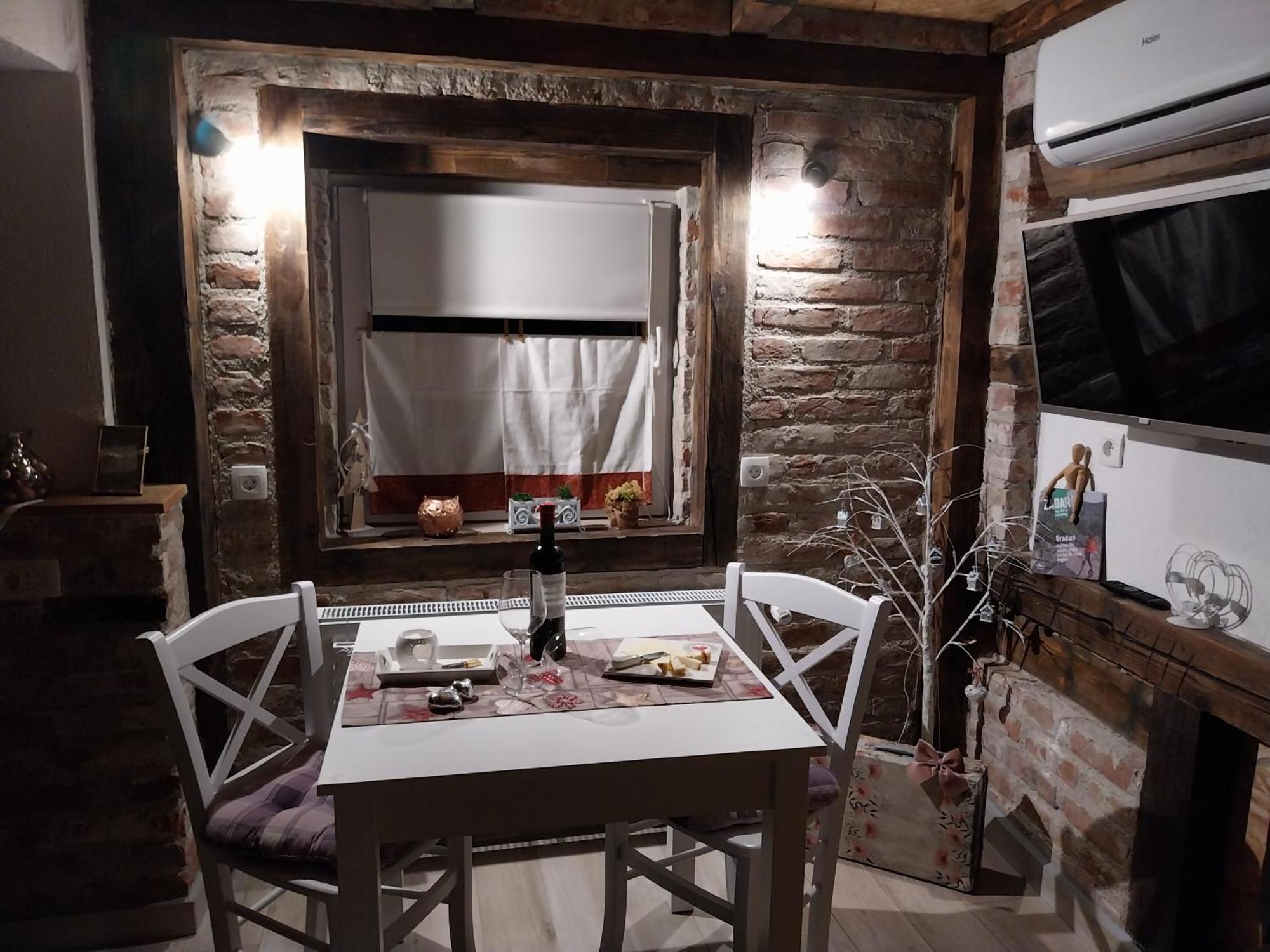 Apartment Ada Bed & Breakfast Gracac  ภายนอก รูปภาพ