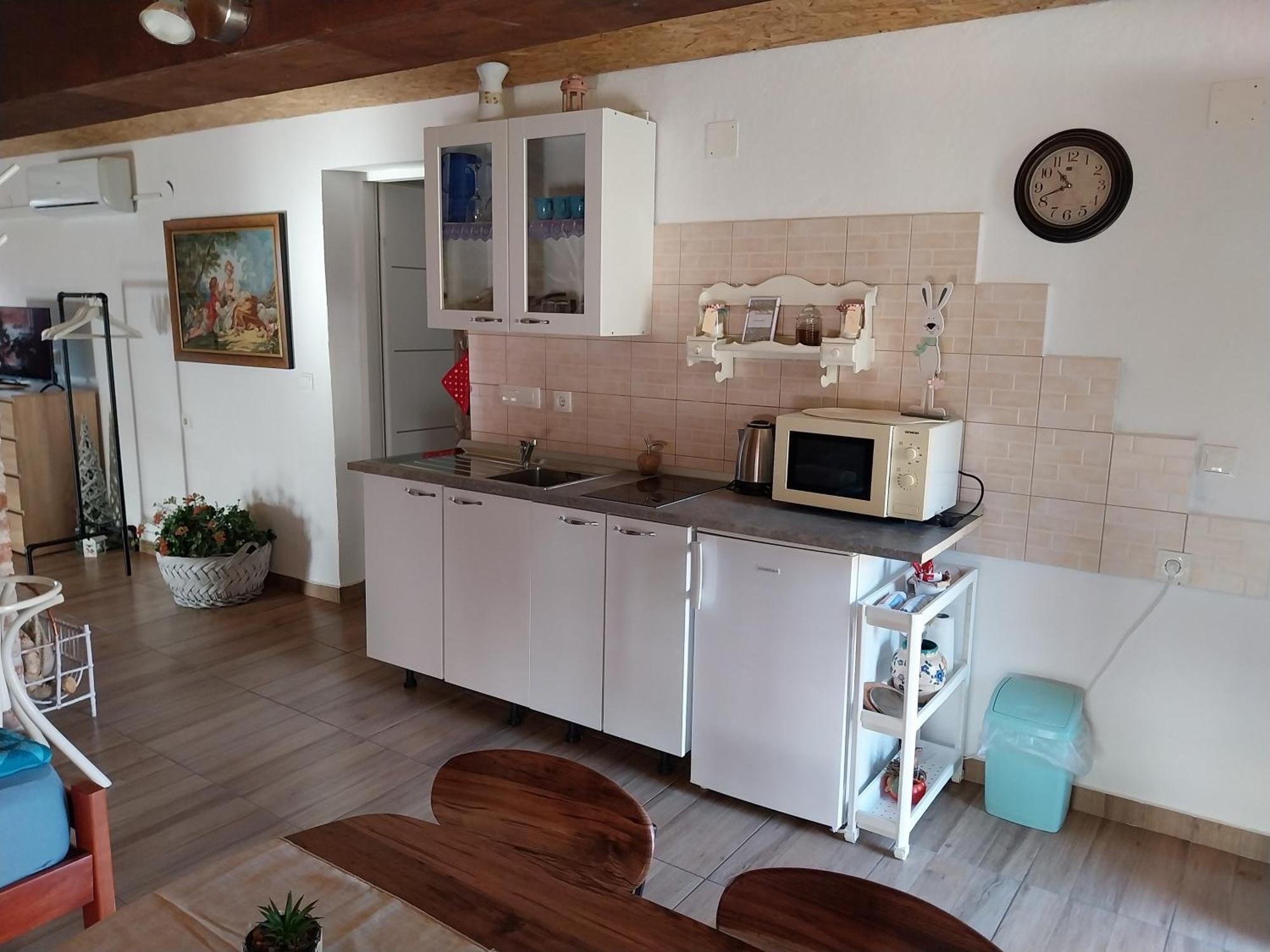 Apartment Ada Bed & Breakfast Gracac  ภายนอก รูปภาพ