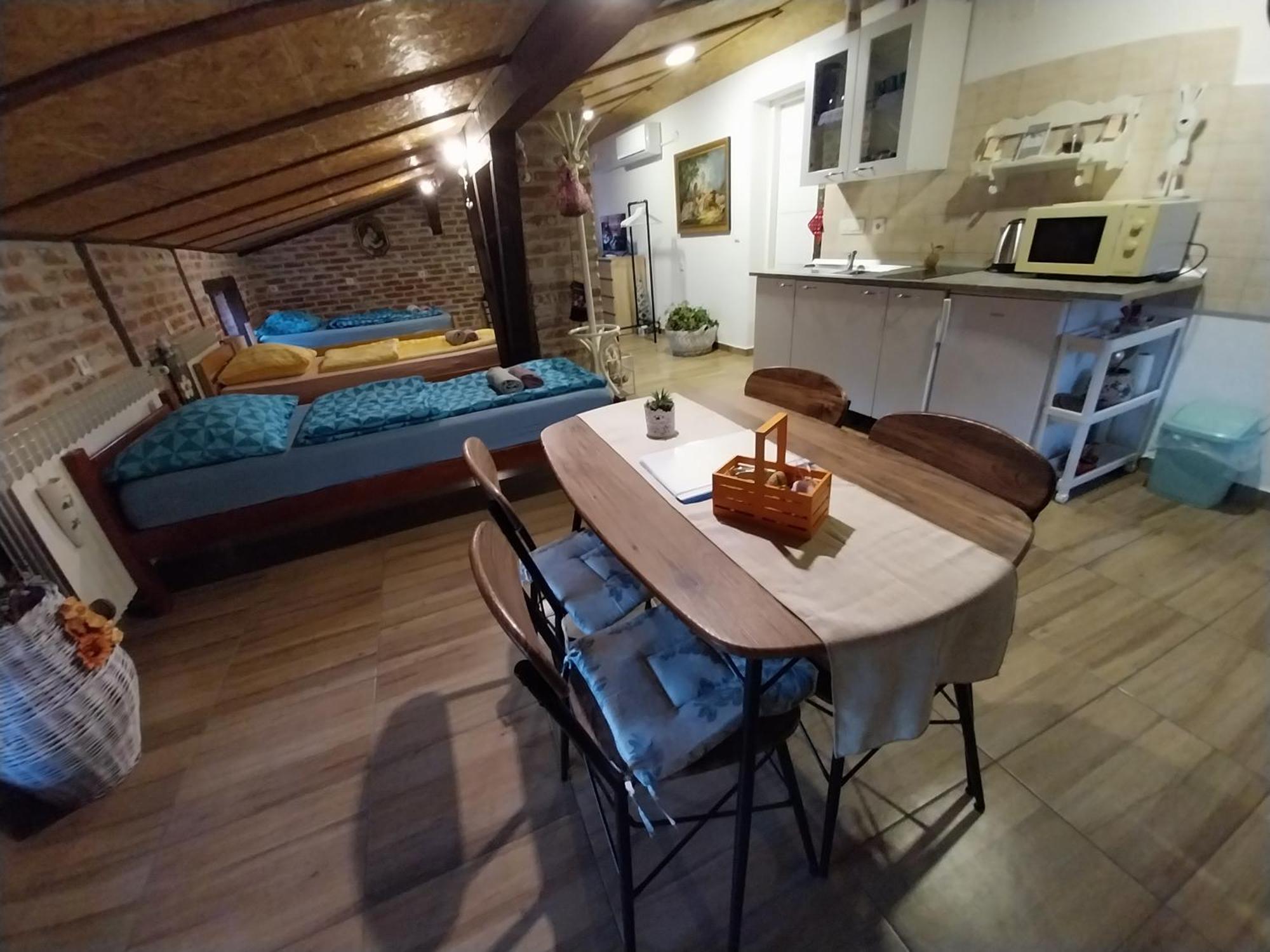 Apartment Ada Bed & Breakfast Gracac  ภายนอก รูปภาพ