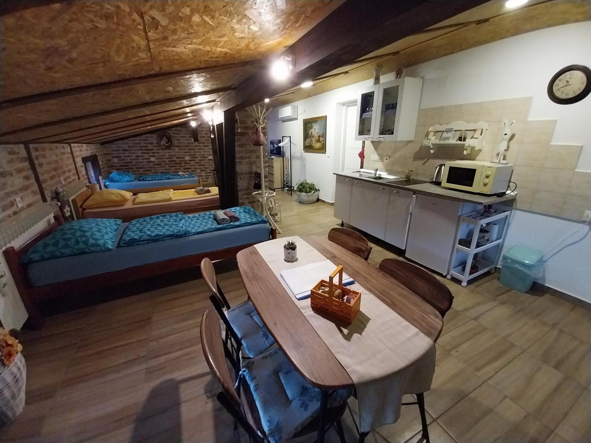 Apartment Ada Bed & Breakfast Gracac  ภายนอก รูปภาพ
