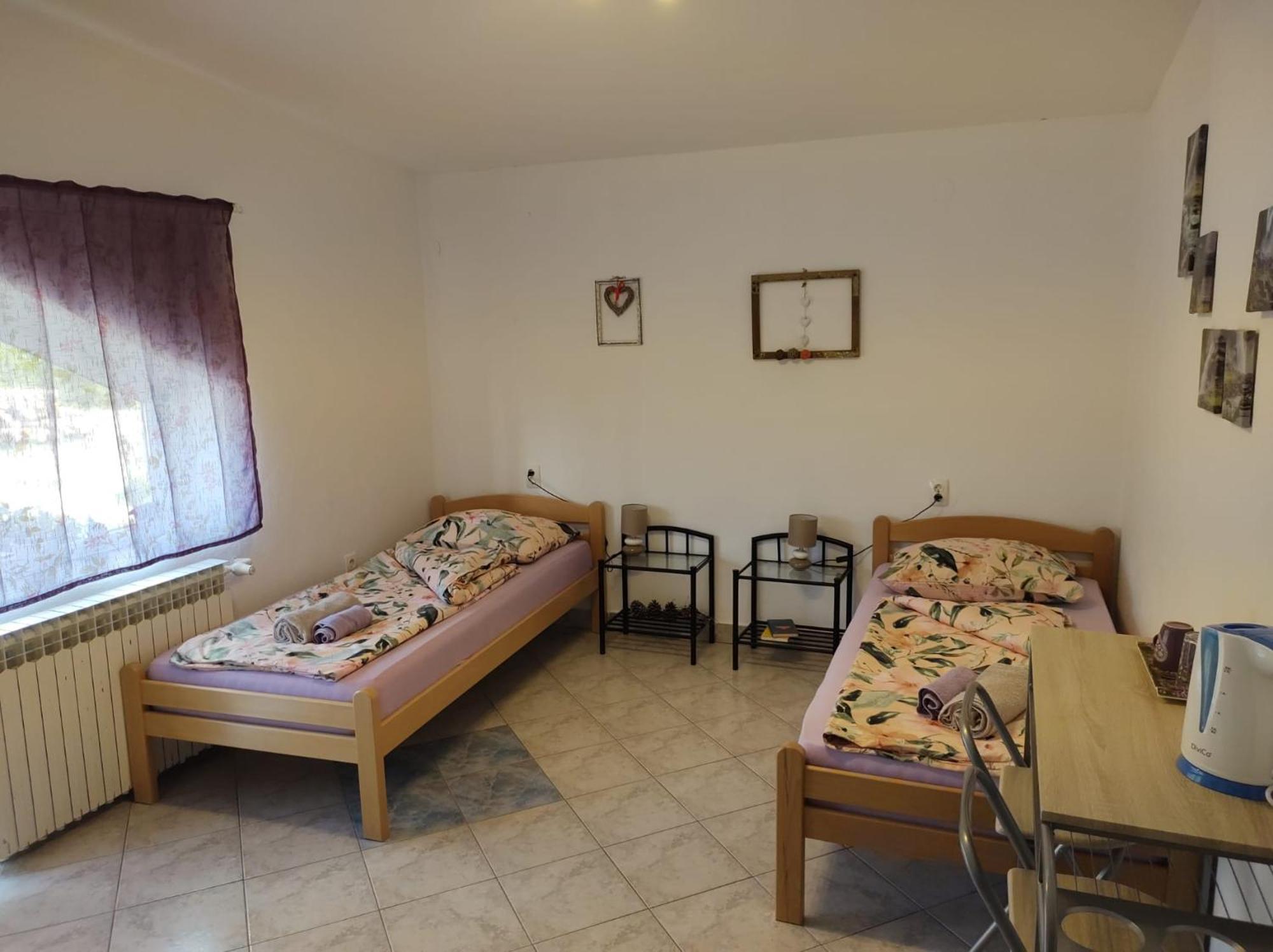 Apartment Ada Bed & Breakfast Gracac  ห้อง รูปภาพ