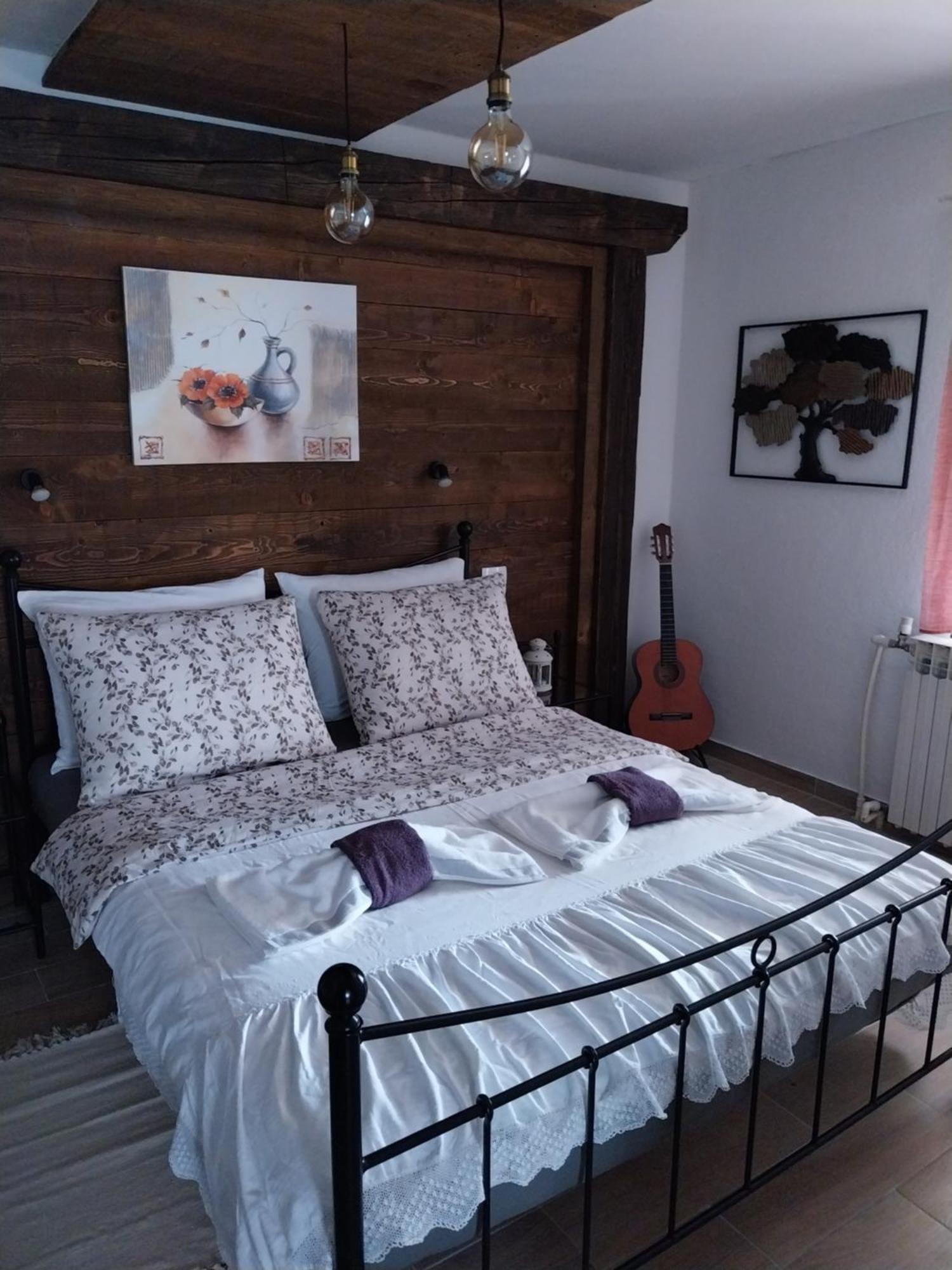 Apartment Ada Bed & Breakfast Gracac  ห้อง รูปภาพ