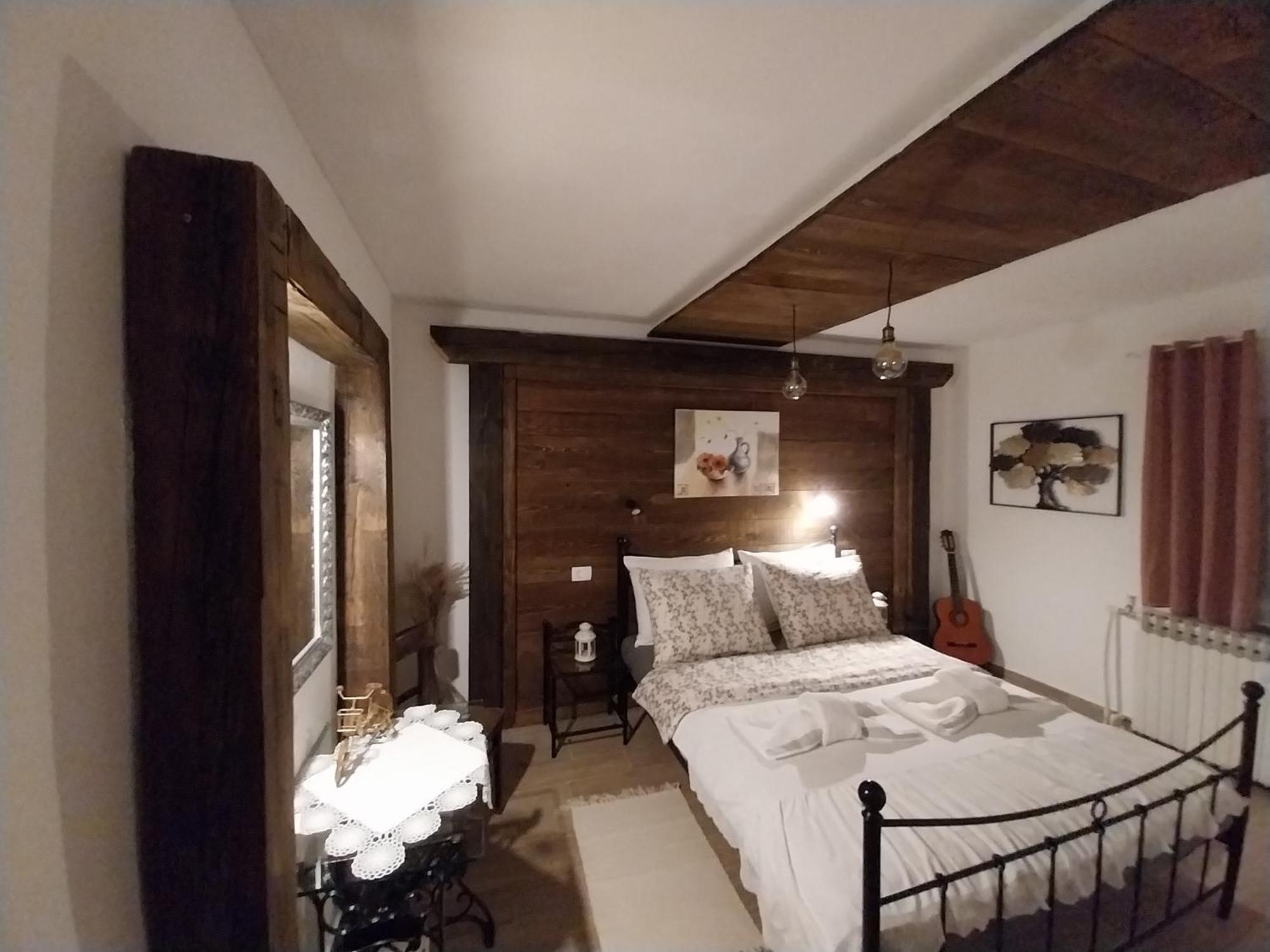 Apartment Ada Bed & Breakfast Gracac  ห้อง รูปภาพ