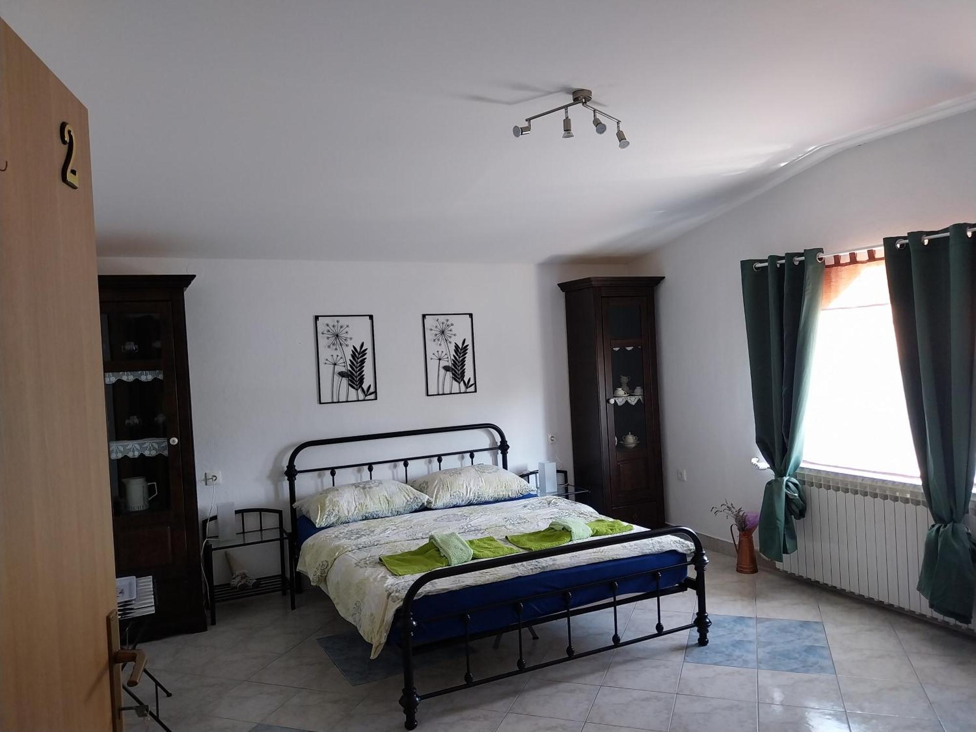 Apartment Ada Bed & Breakfast Gracac  ห้อง รูปภาพ