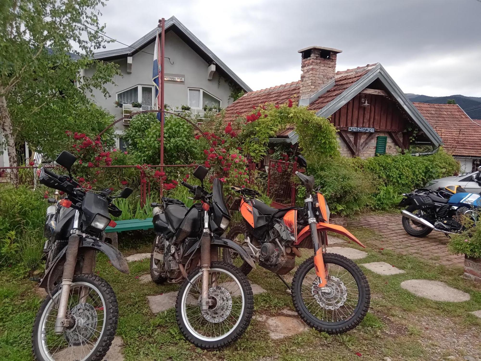 Apartment Ada Bed & Breakfast Gracac  ภายนอก รูปภาพ
