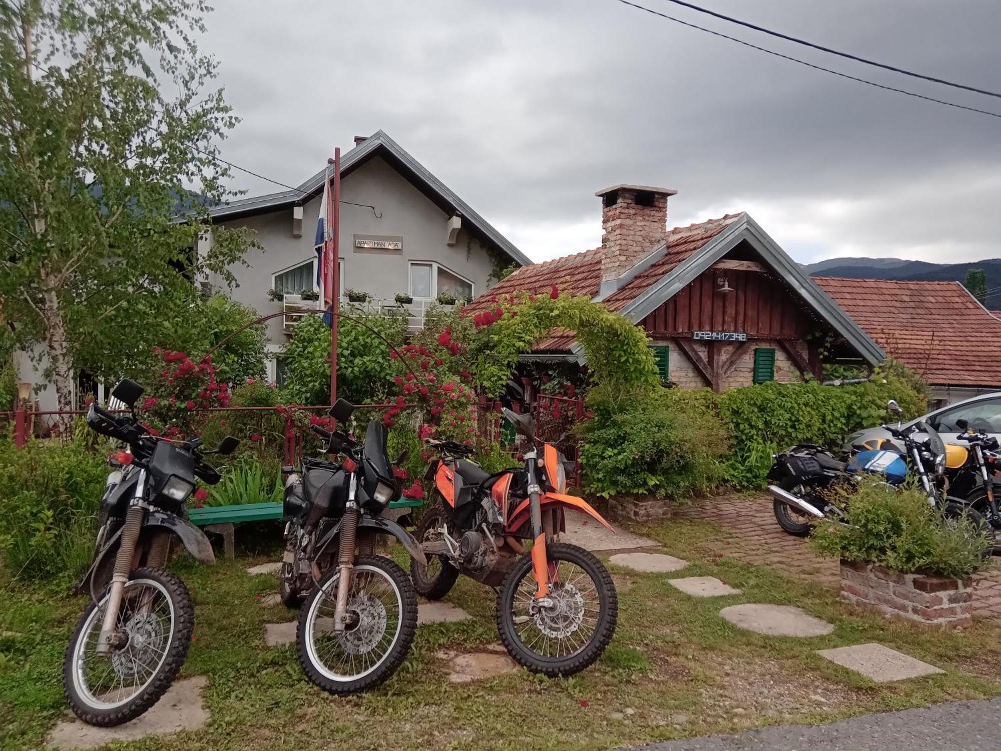 Apartment Ada Bed & Breakfast Gracac  ห้อง รูปภาพ